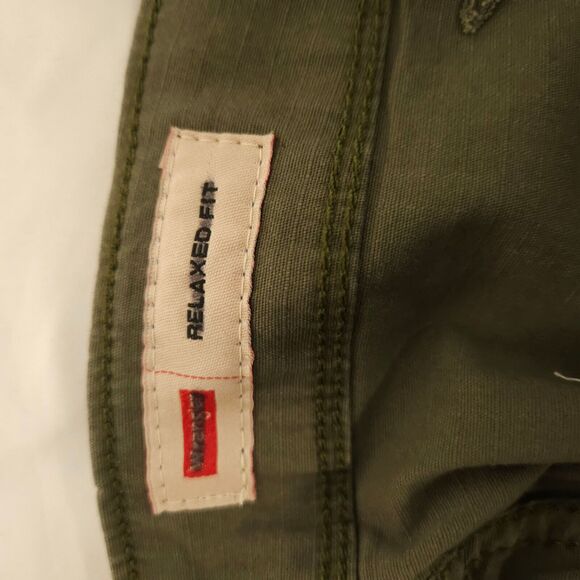 NWT Wrangler Men's 44 Khaki Green Relaxed Fit Knee Length Tech Pocket Shorts - Picture 4 of 8